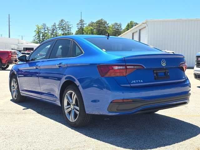 Used 2023 Volkswagen Jetta SE FWD image 3
