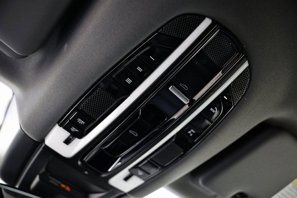 Used 2022 Porsche Cayenne Platinum Edition image 41