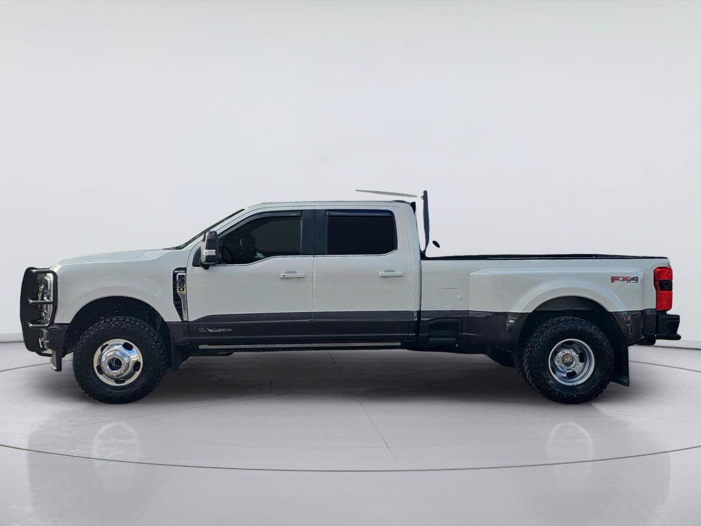 Used 2025 Ford F350 King Ranch w/ FX4 Off-Road Package AWD/4WD image 2