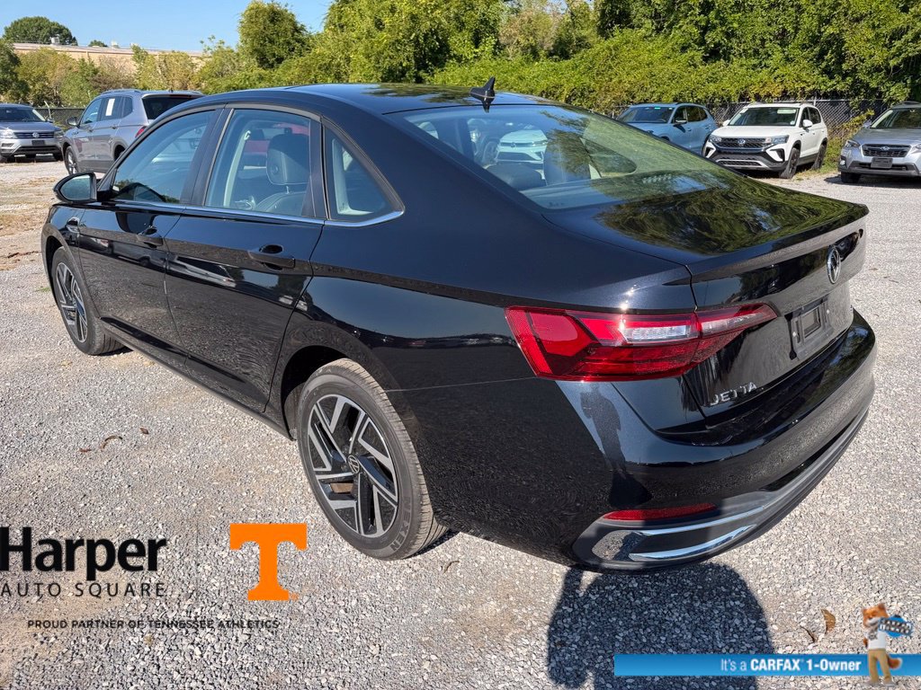 Used 2023 Volkswagen Jetta SEL FWD image 3