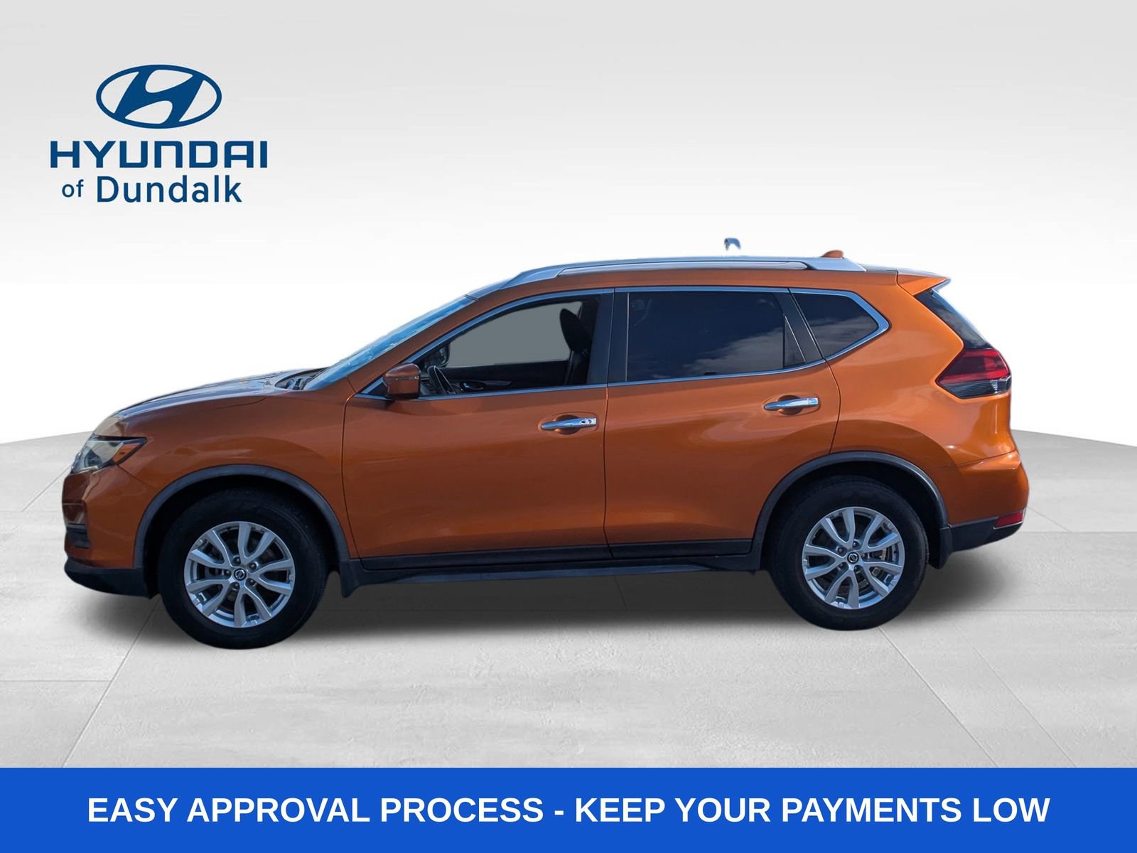 Used 2019 Nissan Rogue SV image 2