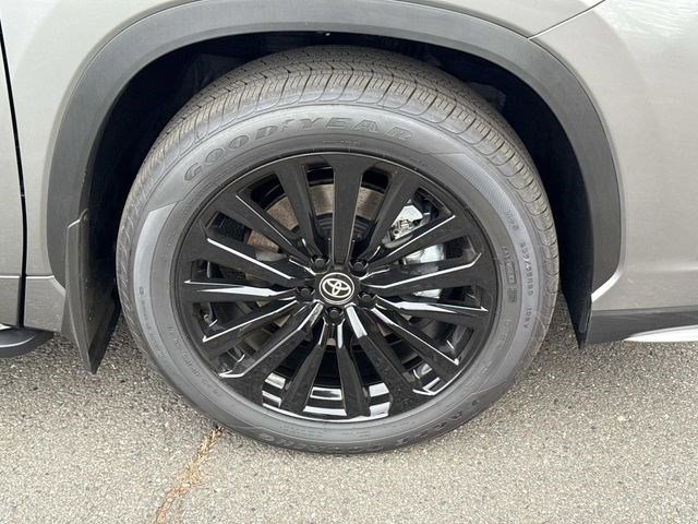 Used 2026 Toyota Highlander XSE image 7