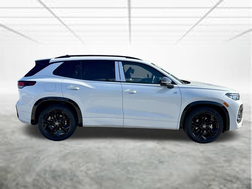 New 2026 Volkswagen Tiguan SE R-Line FWD image 4