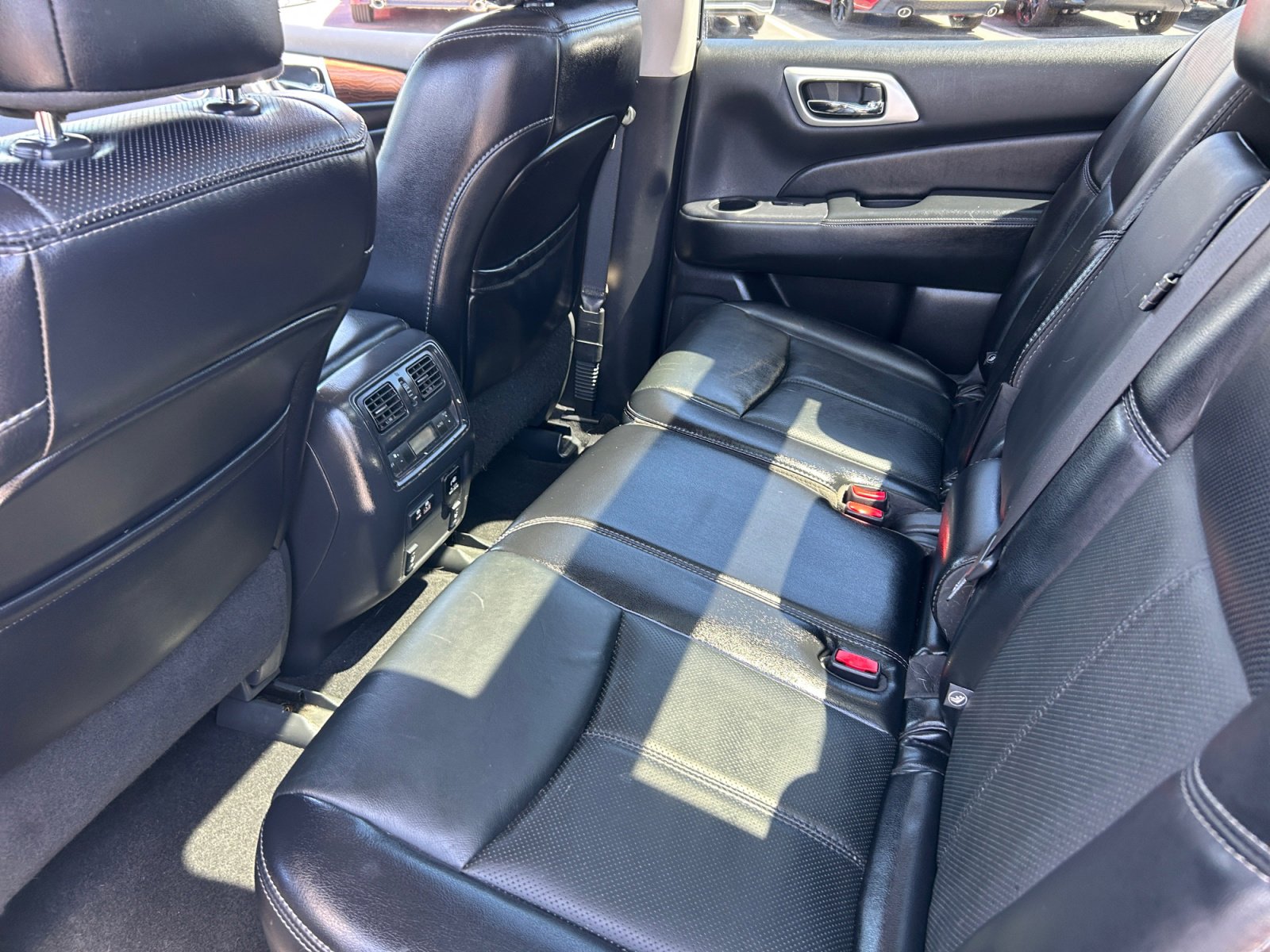 Used 2020 Nissan Pathfinder Platinum AWD/4WD image 17