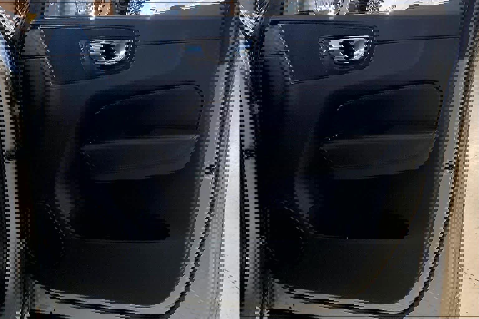 Used 2018 Volvo XC60 T5 Inscription w/ Convenience Package image 21