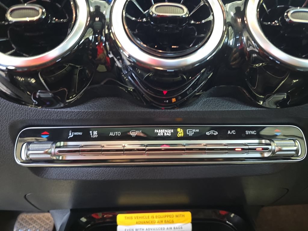 Used 2026 Mercedes-Benz GLB 250 image 25
