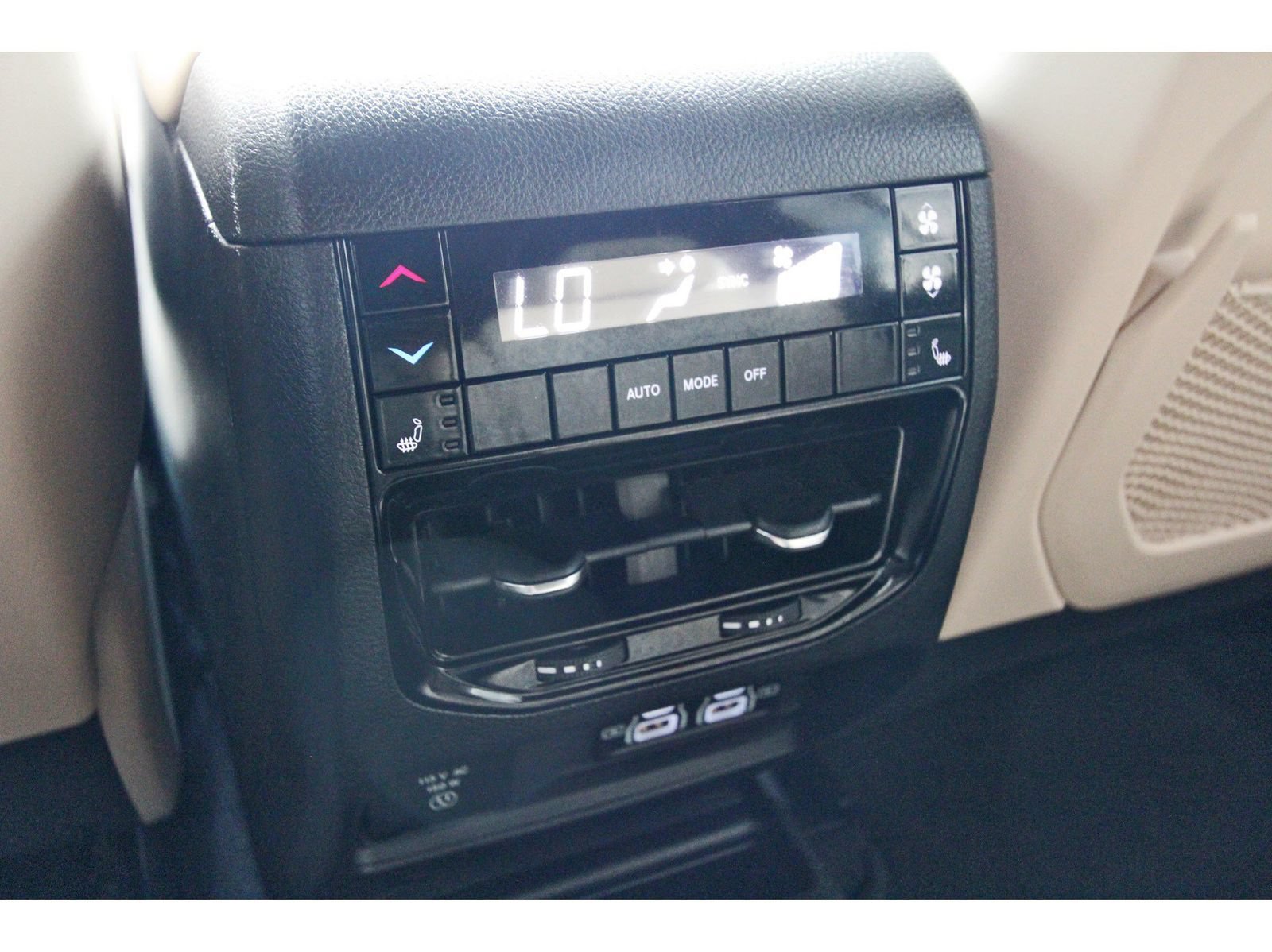 Used 2025 Jeep Grand Cherokee L Limited RWD image 16