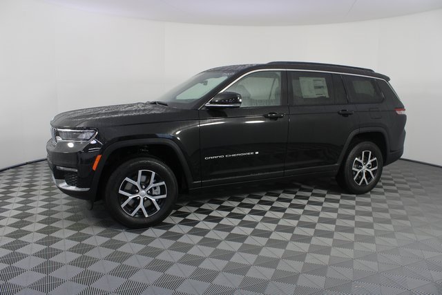 New 2025 Jeep Grand Cherokee L Limited w/ Trailer Tow Package image 2