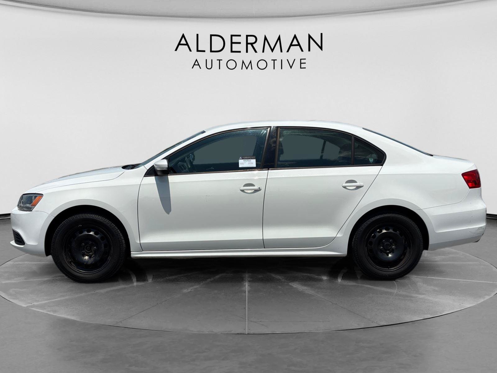 Used 2012 Volkswagen Jetta SE FWD image 2