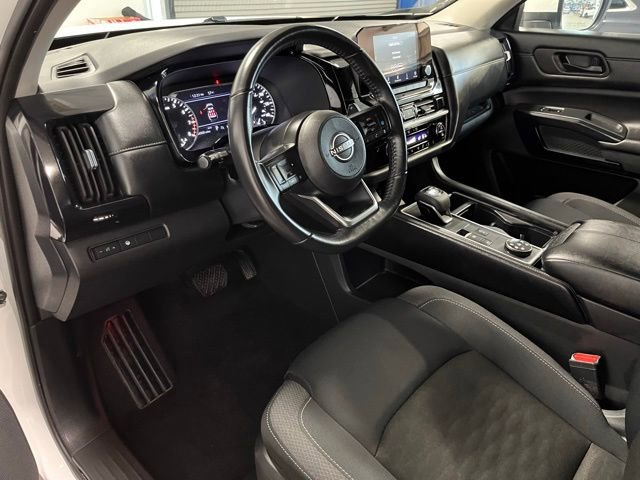 Used 2024 Nissan Pathfinder SV image 19