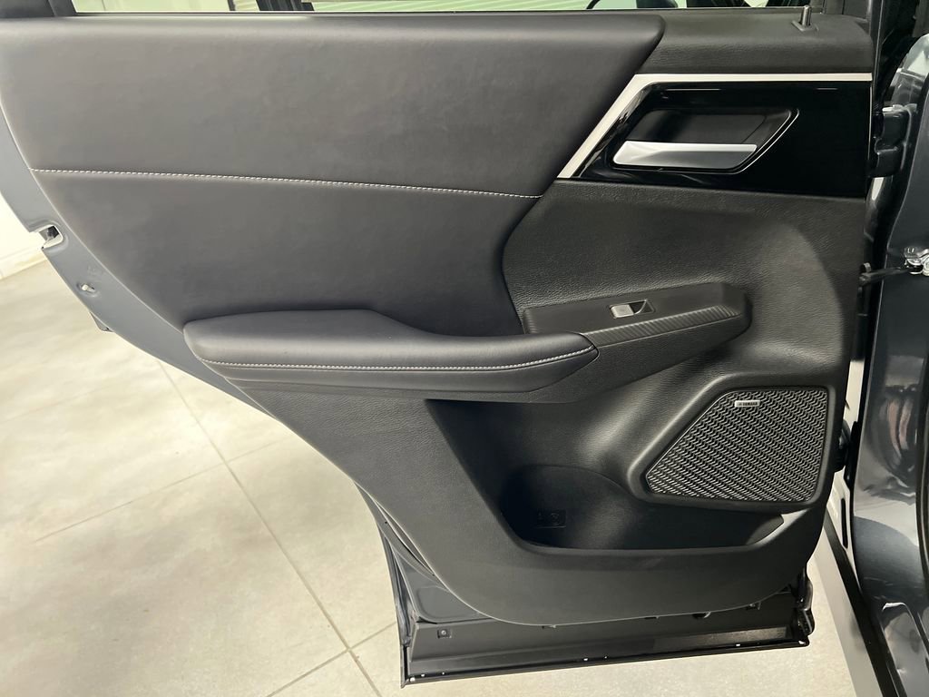 Used 2025 Mitsubishi Outlander SE AWD/4WD image 16