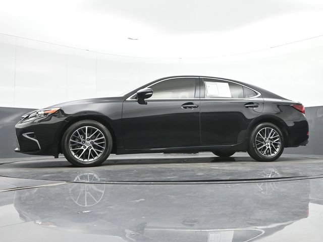 Used 2017 Lexus ES 350 w/ Luxury Package FWD image 36