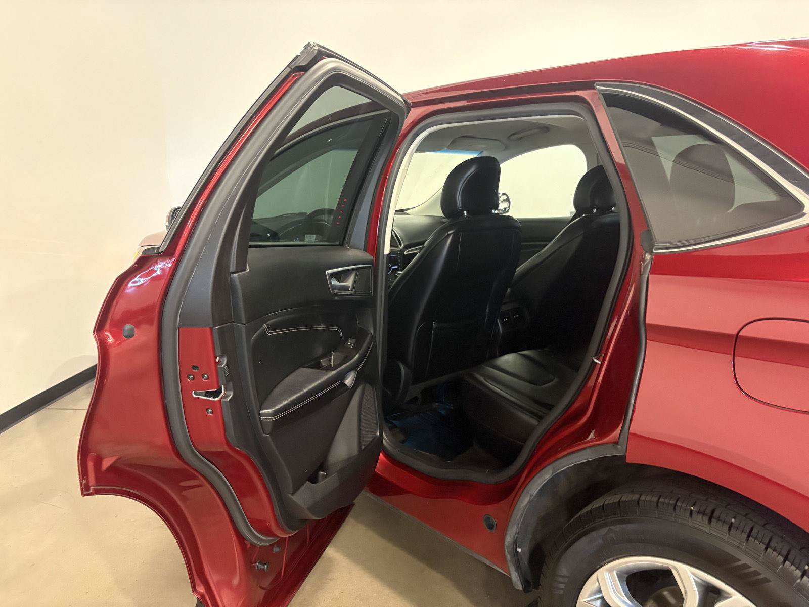 Used 2015 Ford Edge Titanium AWD/4WD image 28
