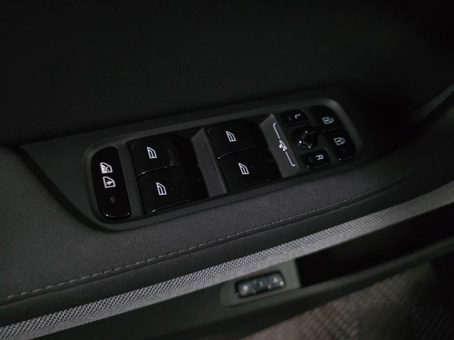 Used 2022 Polestar Polestar 2 w/ Performance Package image 29