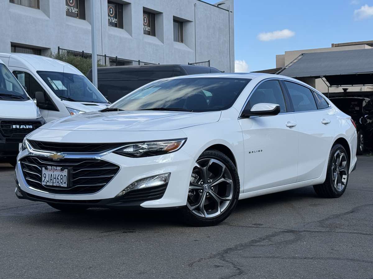 Used 2024 Chevrolet Malibu LT FWD image 2
