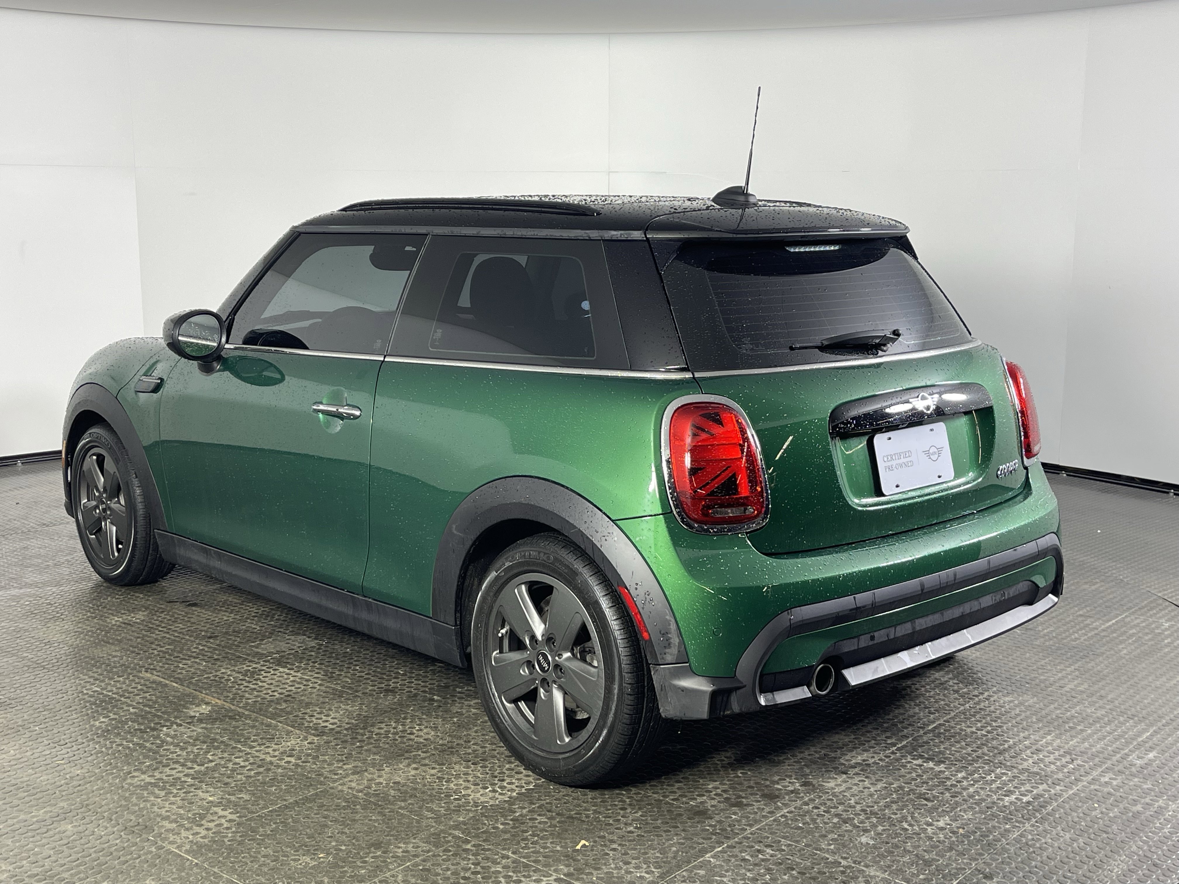 Used 2024 MINI Cooper 2-Door Hardtop image 6