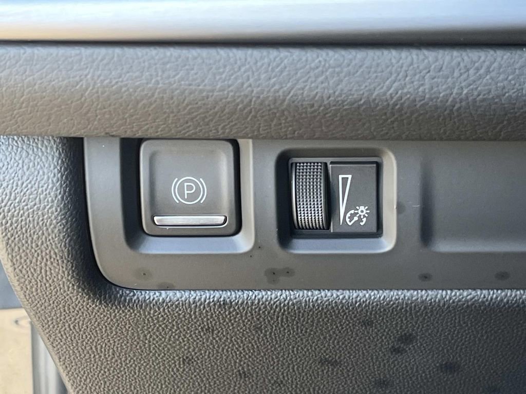 Certified 2025 Cadillac XT4 Premium Luxury w/ Technology Package image 28