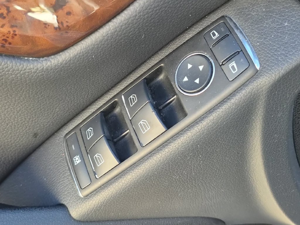 Used 2012 Mercedes-Benz C 300 4MATIC Sedan image 19