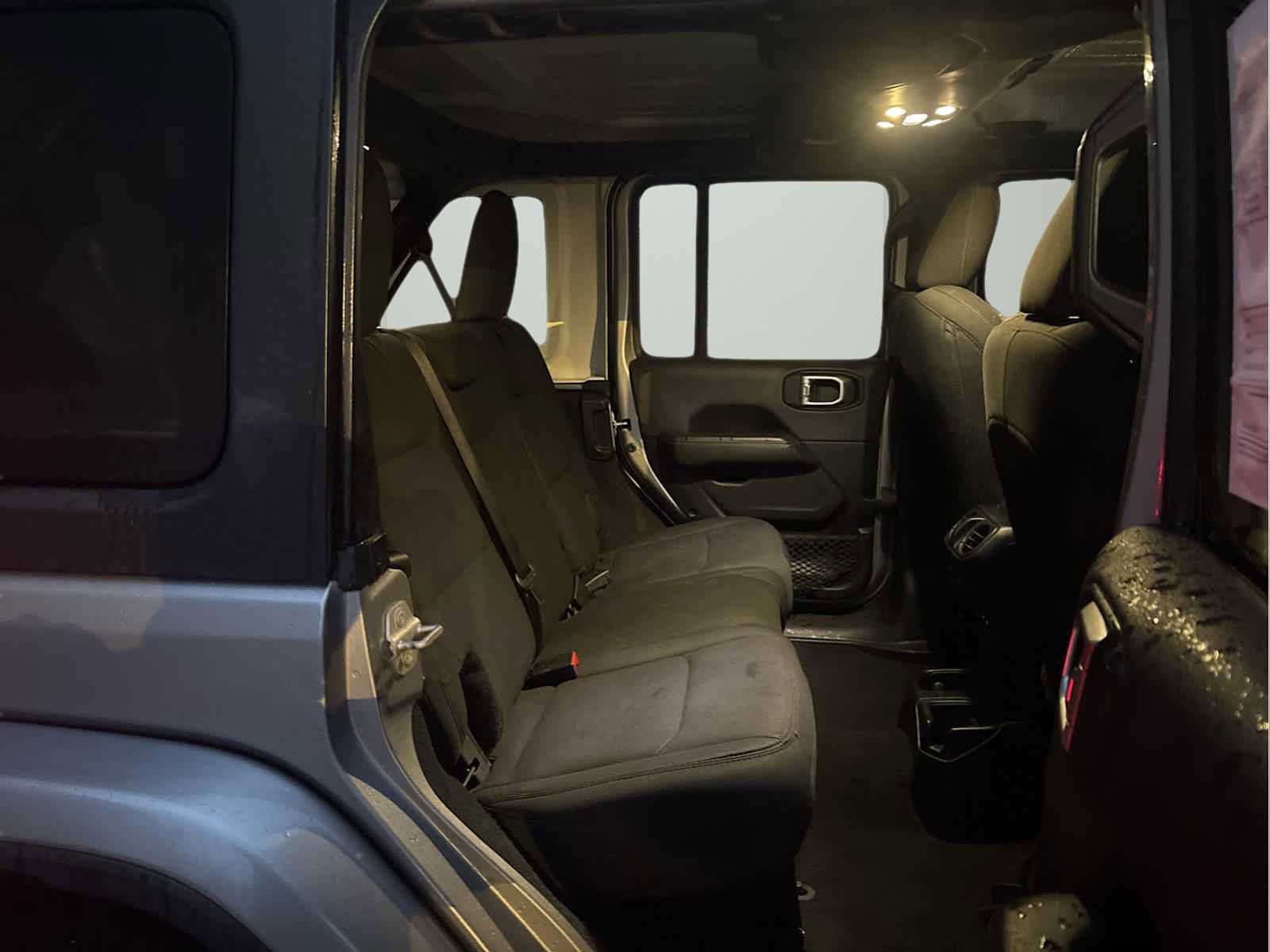 Used 2020 Jeep Wrangler Unlimited Sahara image 15