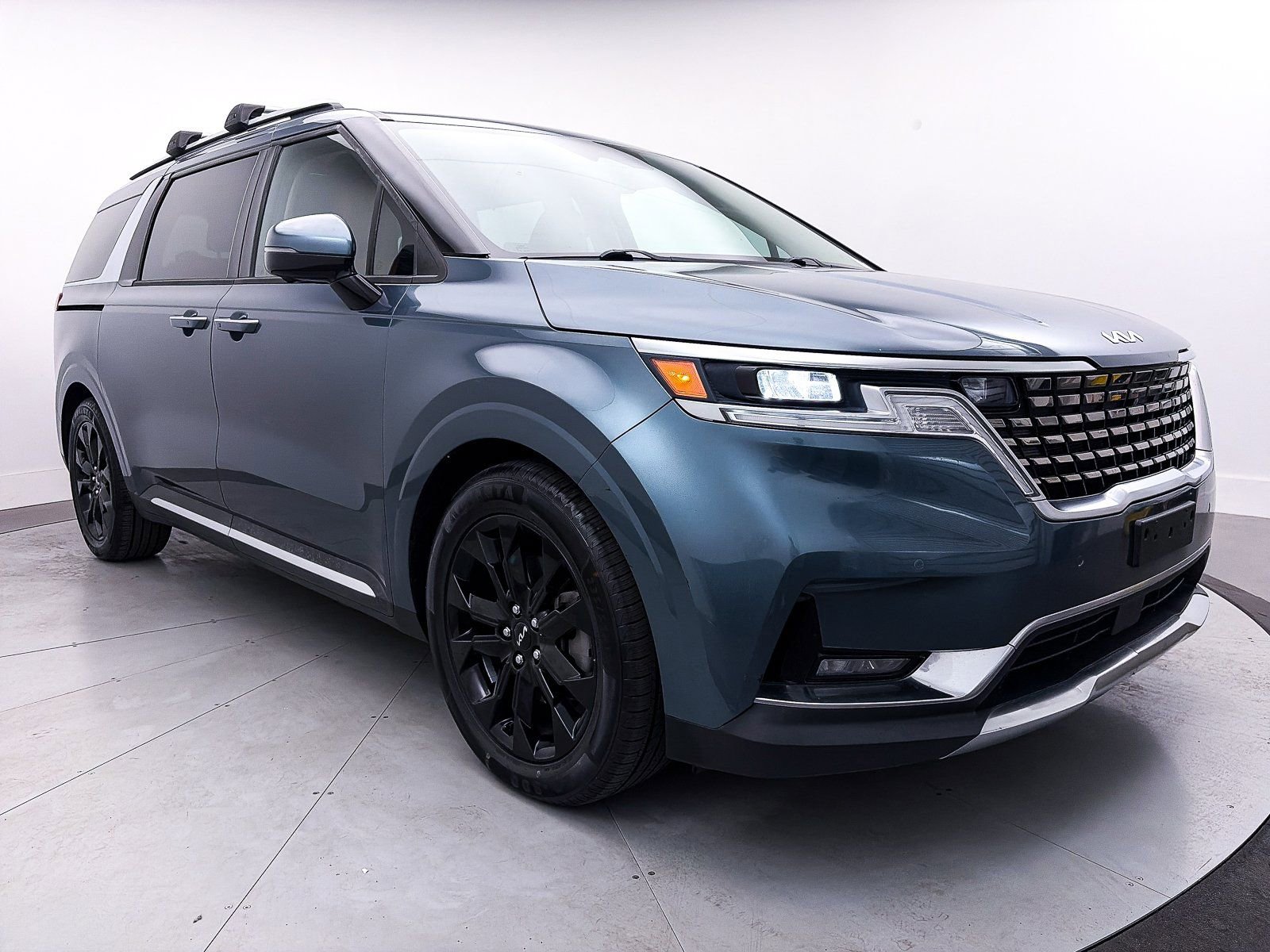 Used 2022 Kia Carnival SX image 11