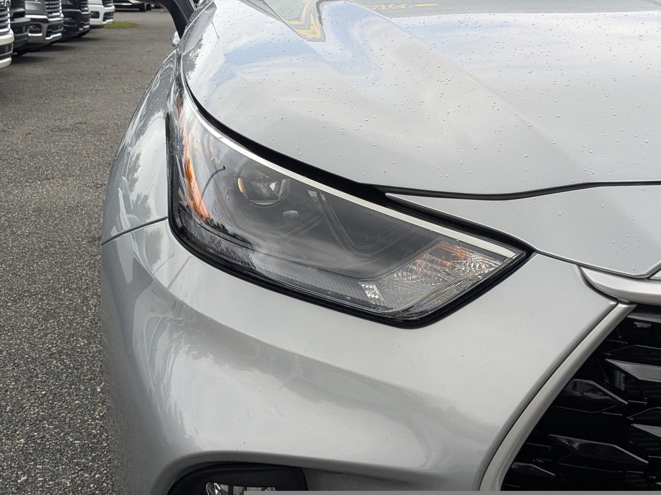 Used 2024 Toyota Highlander XLE image 9