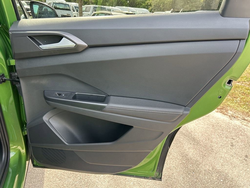 Certified 2025 Volkswagen Taos SE image 45