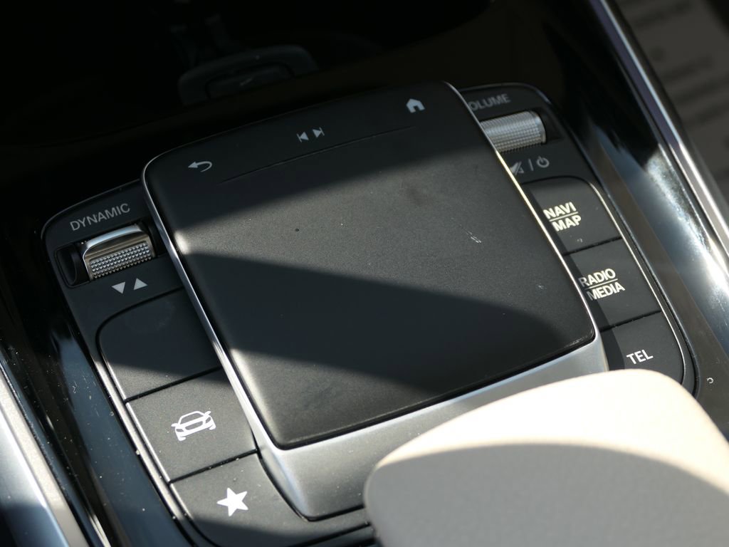 Used 2022 Mercedes-Benz GLB 250 4MATIC image 23