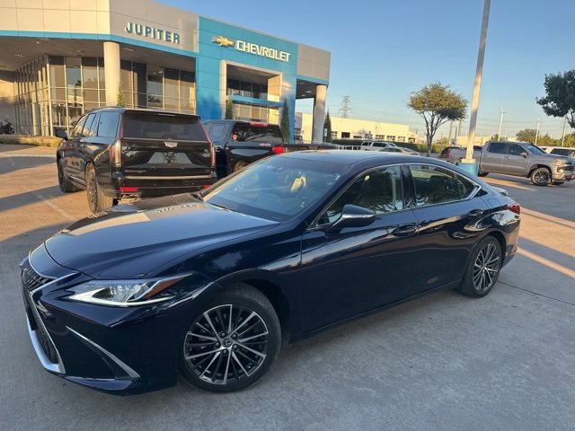 Used 2023 Lexus ES 300h w/ Premium Package