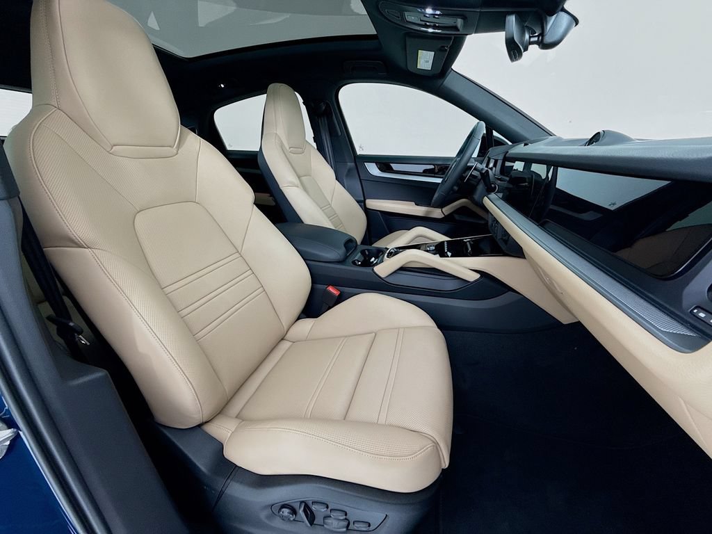 New 2026 Porsche Cayenne Coupe AWD/4WD image 32