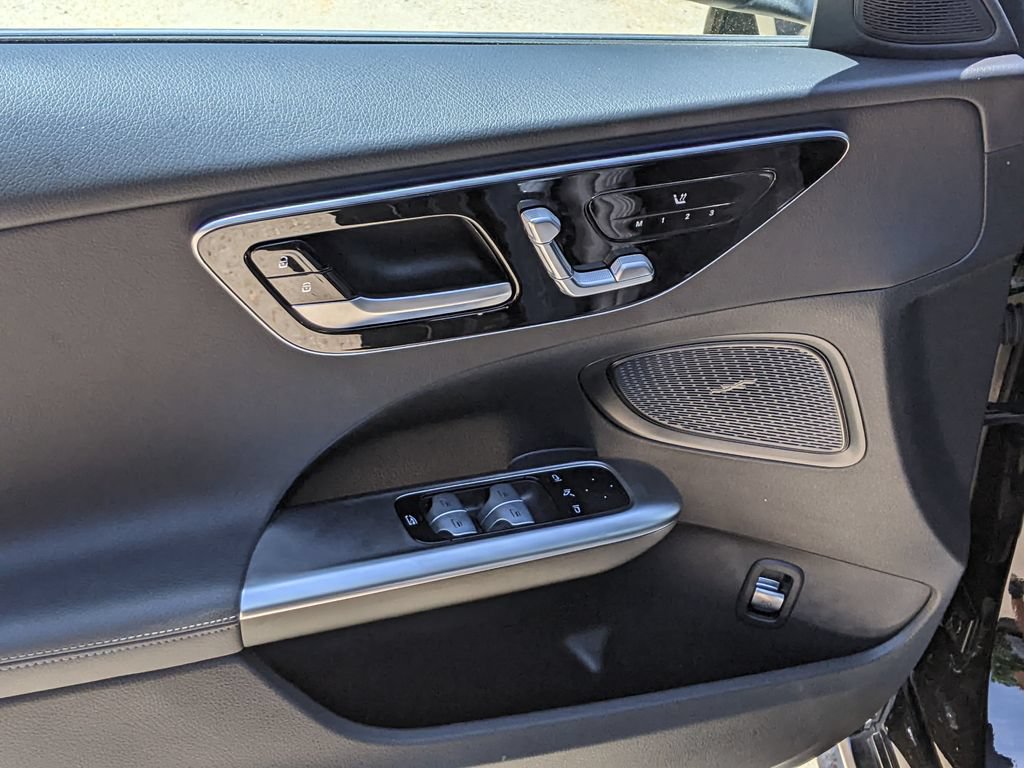 Used 2025 Mercedes-Benz C 300 4MATIC Sedan image 10