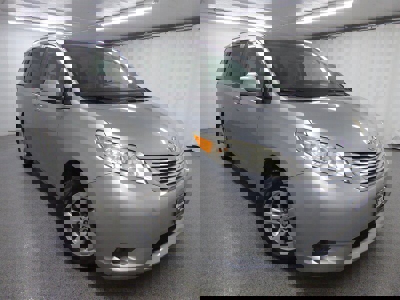 Used 2016 Toyota Sienna LE