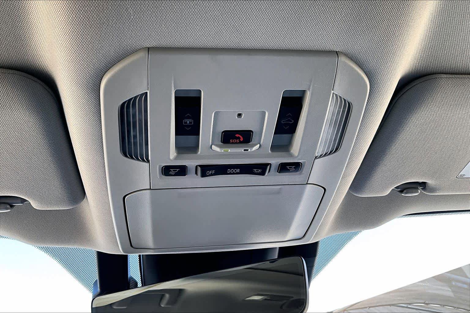 Used 2024 Toyota Highlander Platinum FWD image 33