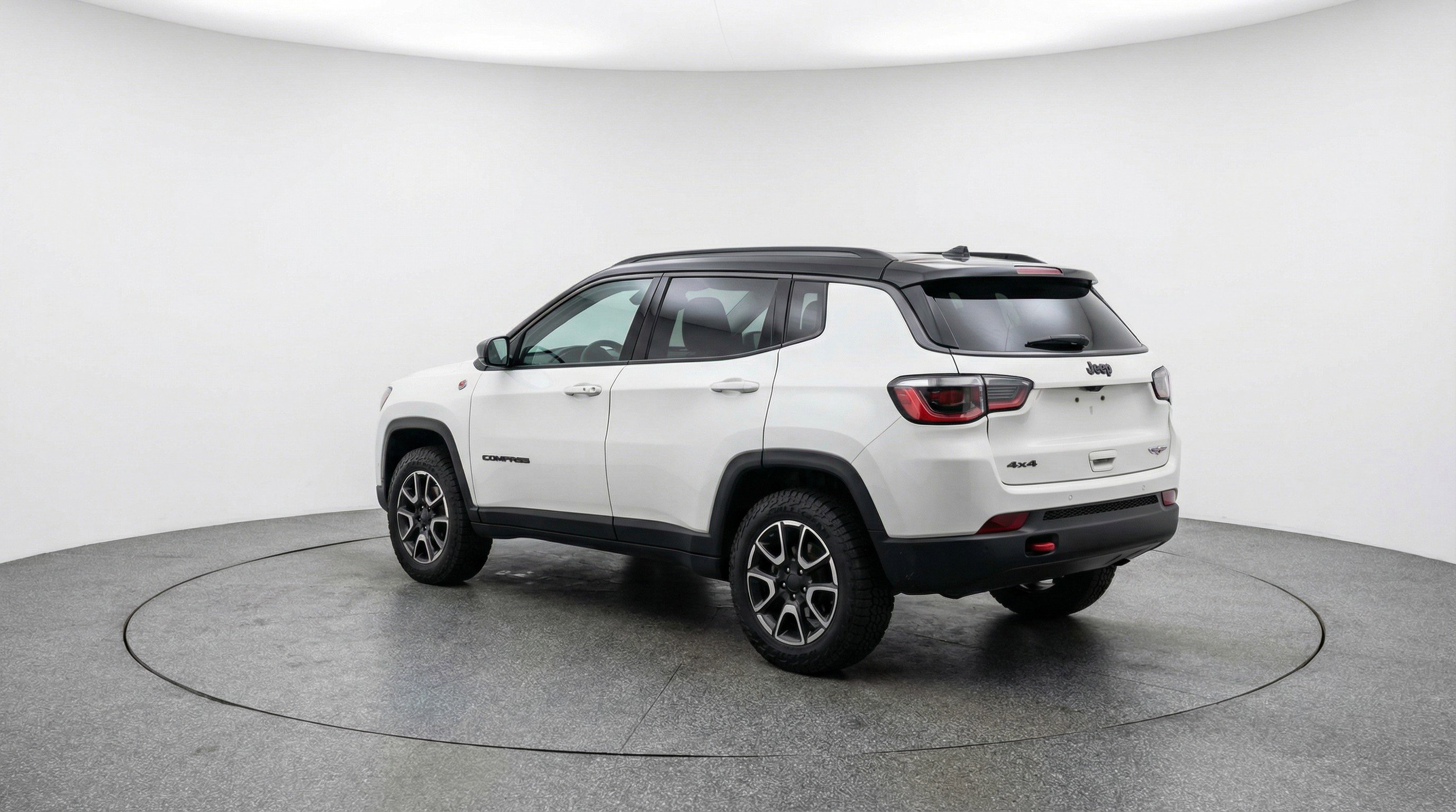 Used 2025 Jeep Compass Trailhawk image 6