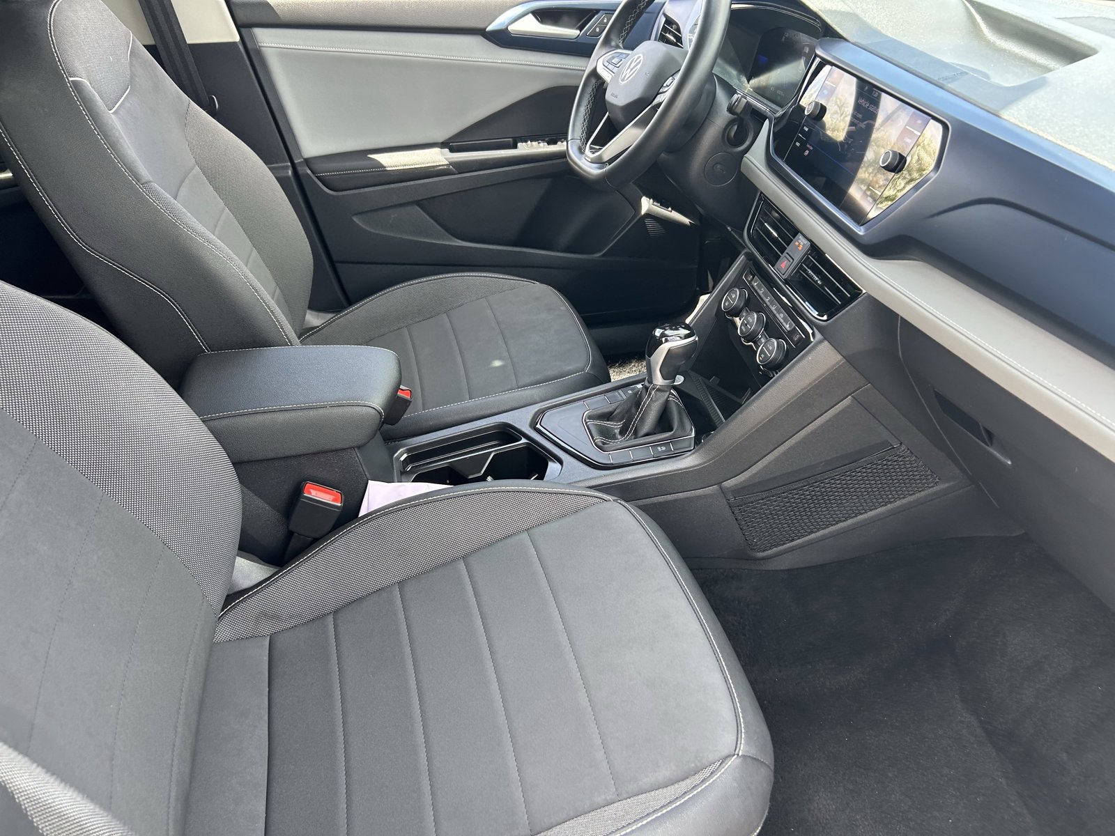 Used 2024 Volkswagen Taos SE image 12