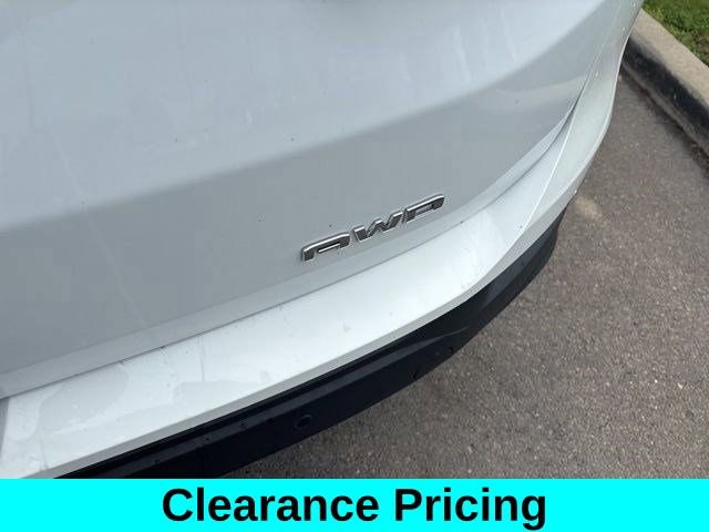 Used 2023 GMC Terrain SLE w/ Driver Convenience Package image 50