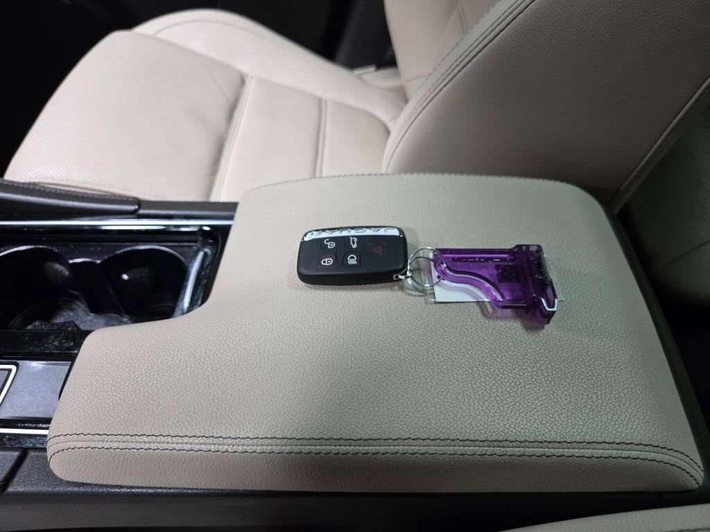 Used 2020 Jaguar F-PACE Prestige AWD/4WD image 31