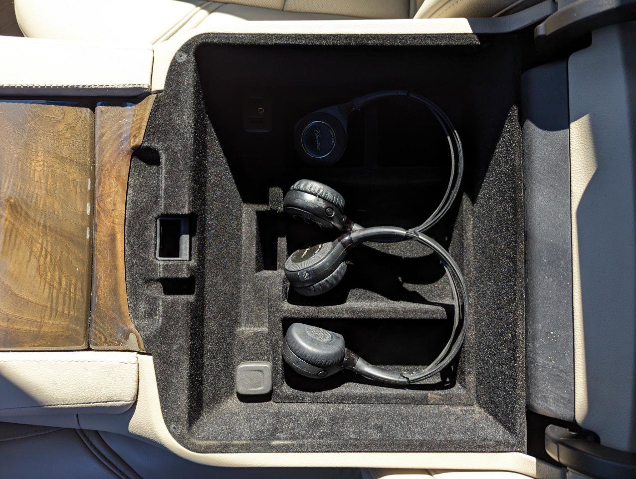 Used 2019 Cadillac Escalade Luxury w/ LPO, Radiant Package image 27