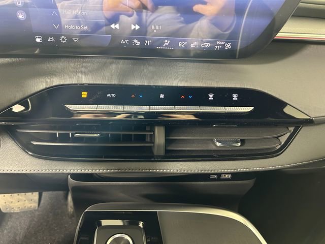 Used 2025 Buick Enclave Sport Touring w/ Power Package image 24