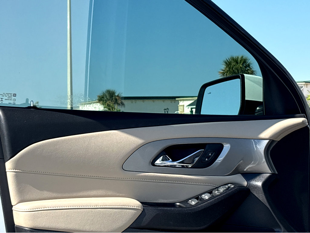 Used 2023 Chevrolet Traverse LT image 9