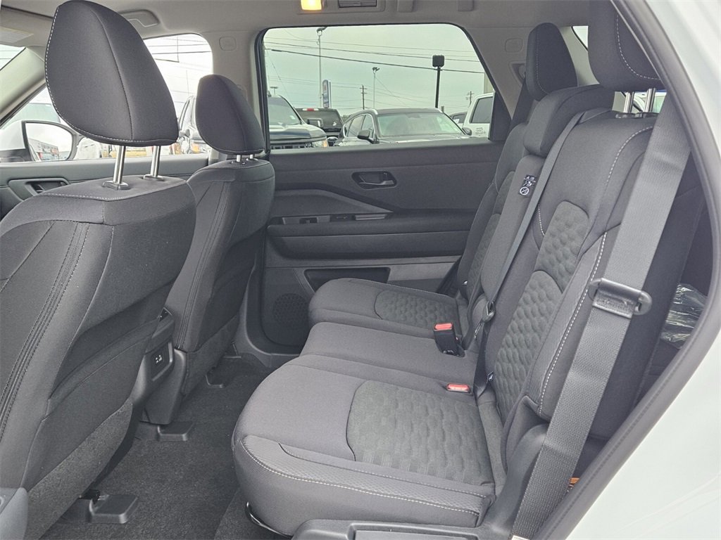 New 2025 Nissan Pathfinder SV image 4