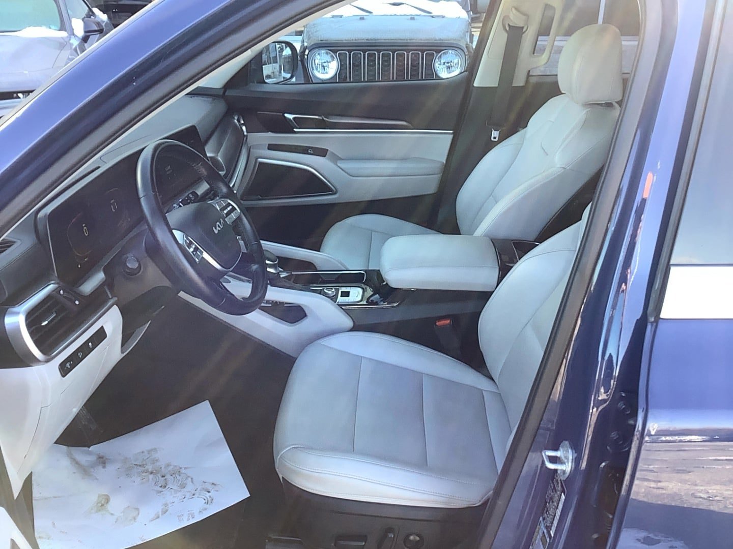 Used 2023 Kia Telluride S image 10