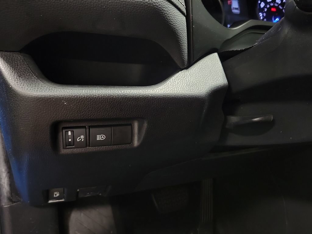 Used 2021 Toyota RAV4 LE AWD/4WD image 26