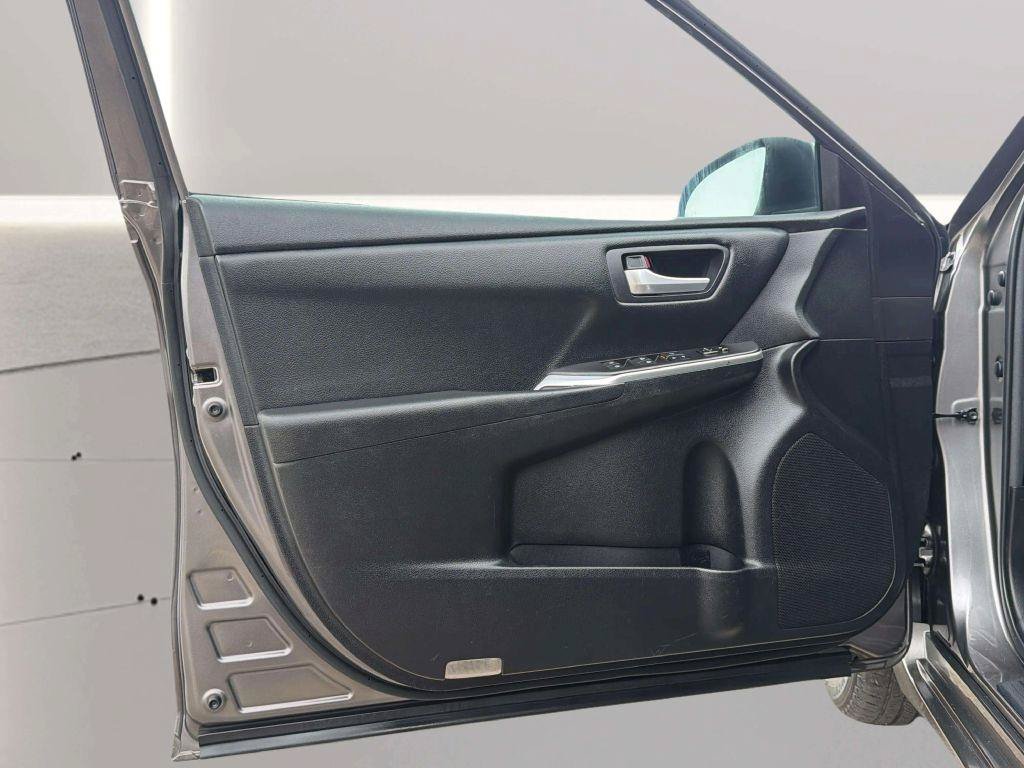 Used 2016 Toyota Camry LE FWD image 12