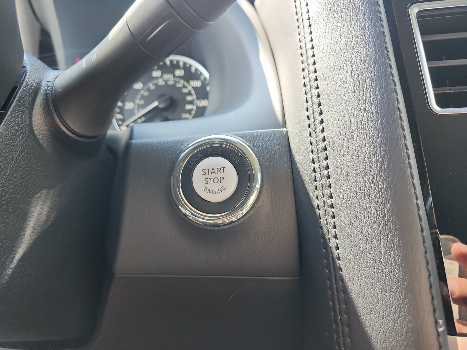 Used 2022 Nissan Armada SV AWD/4WD image 19