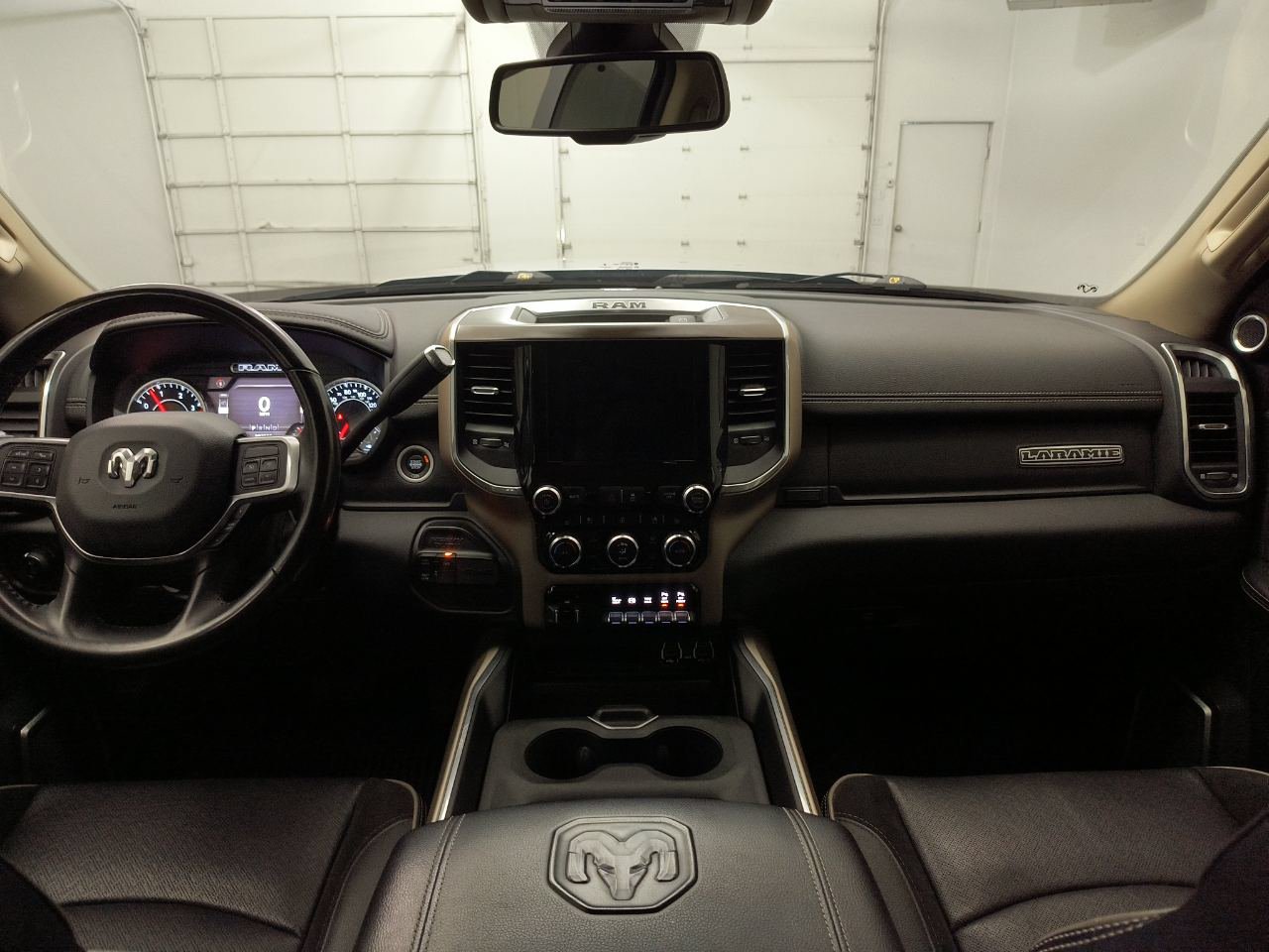 Used 2022 RAM 3500 Laramie AWD/4WD image 17