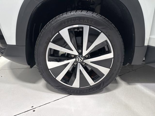 Used 2023 Volkswagen Taos SE w/ Panoramic Sunroof Package image 8