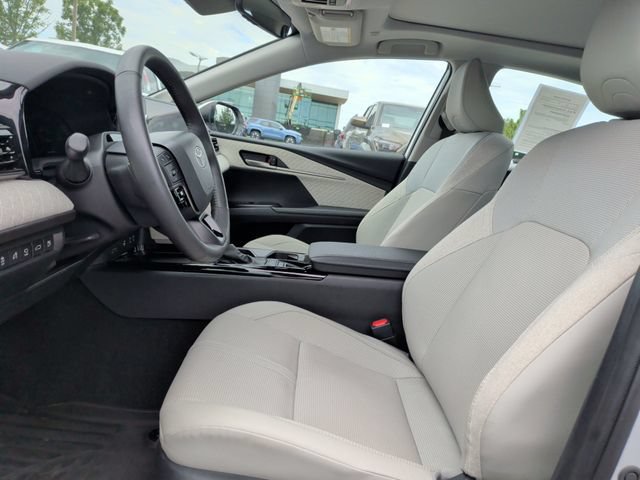 Used 2025 Toyota Camry XLE FWD image 16