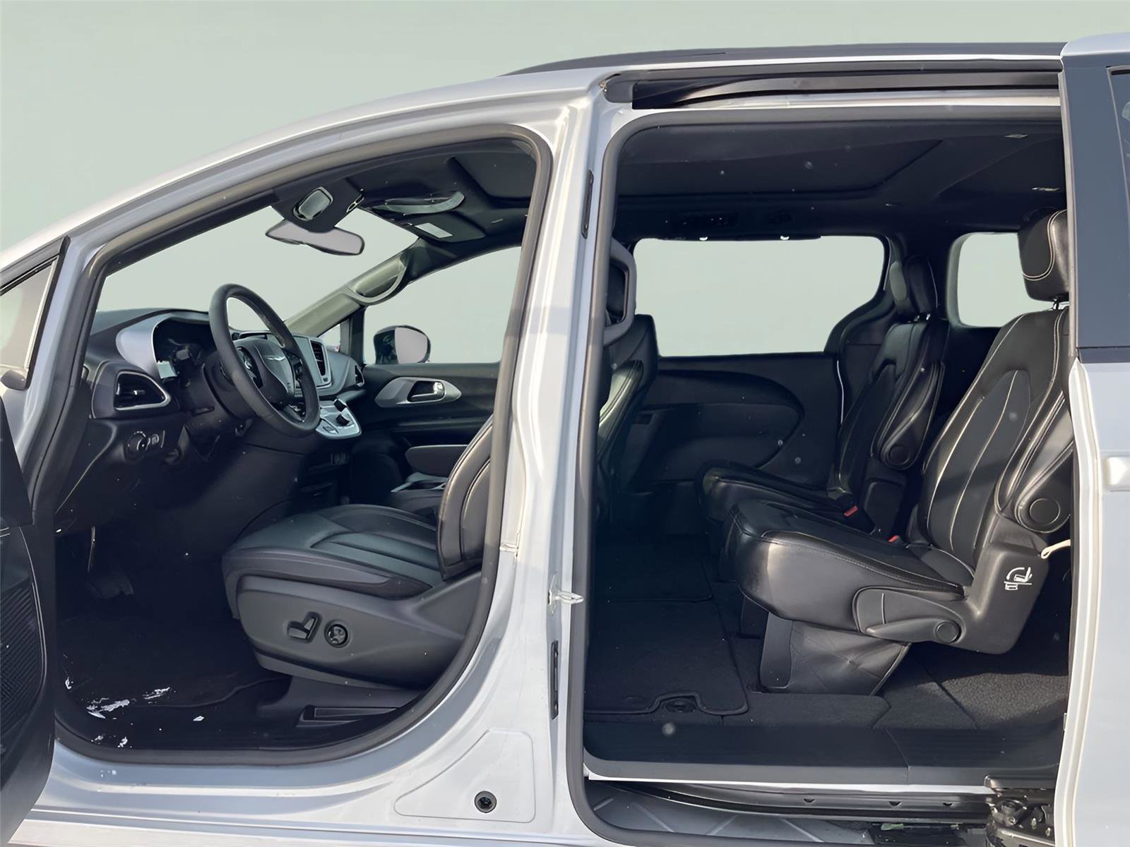 Used 2024 Chrysler Pacifica Touring-L w/ S Appearance Package image 25