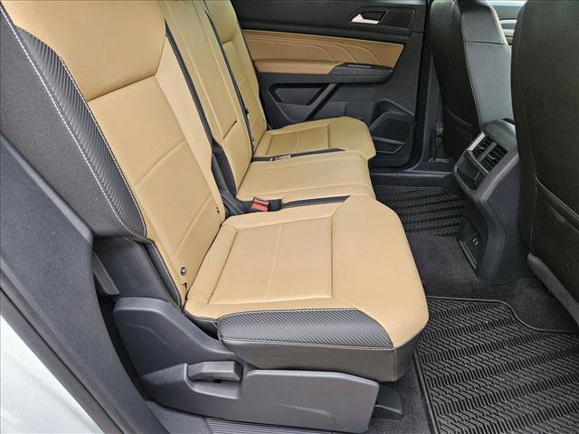 Used 2022 Volkswagen Atlas Cross Sport SE w/ Panoramic Sunroof Package FWD image 16