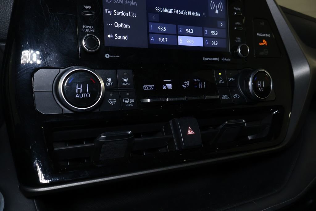 Used 2021 Toyota Highlander LE image 29